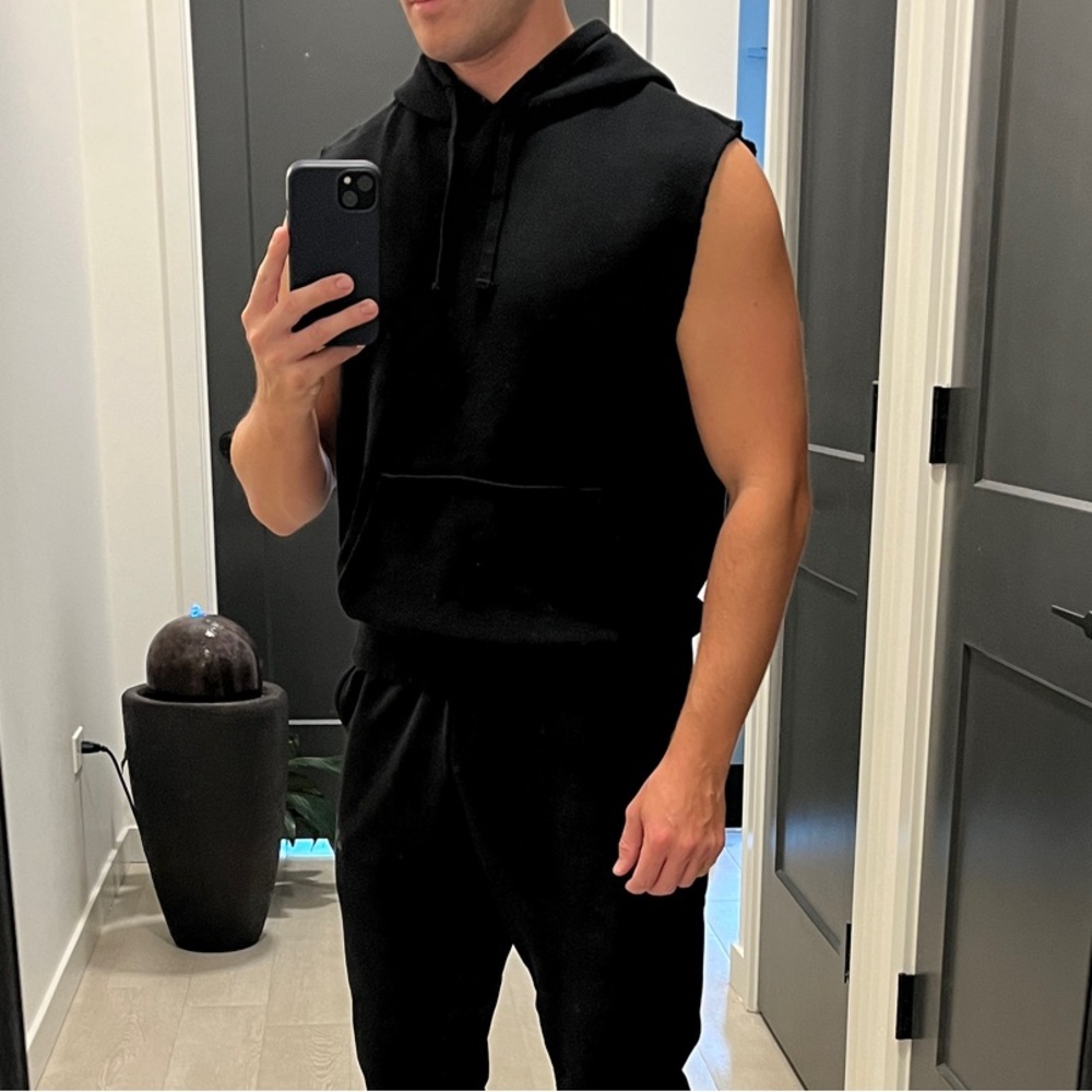 Men's H&M Black Sleeveless Hoodie XS but fits like Small
